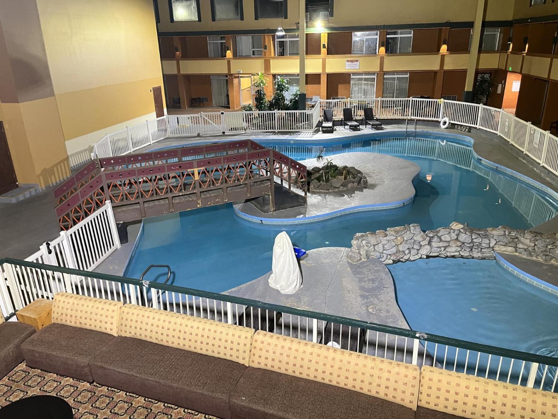Clarion Inn & Suites And Convention Center 키어니 외부 사진