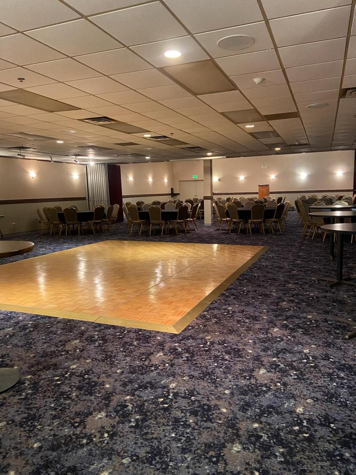 Clarion Inn & Suites And Convention Center 키어니 외부 사진