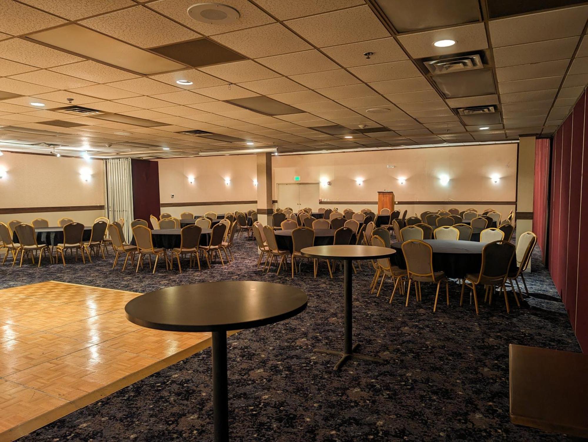 Clarion Inn & Suites And Convention Center 키어니 외부 사진