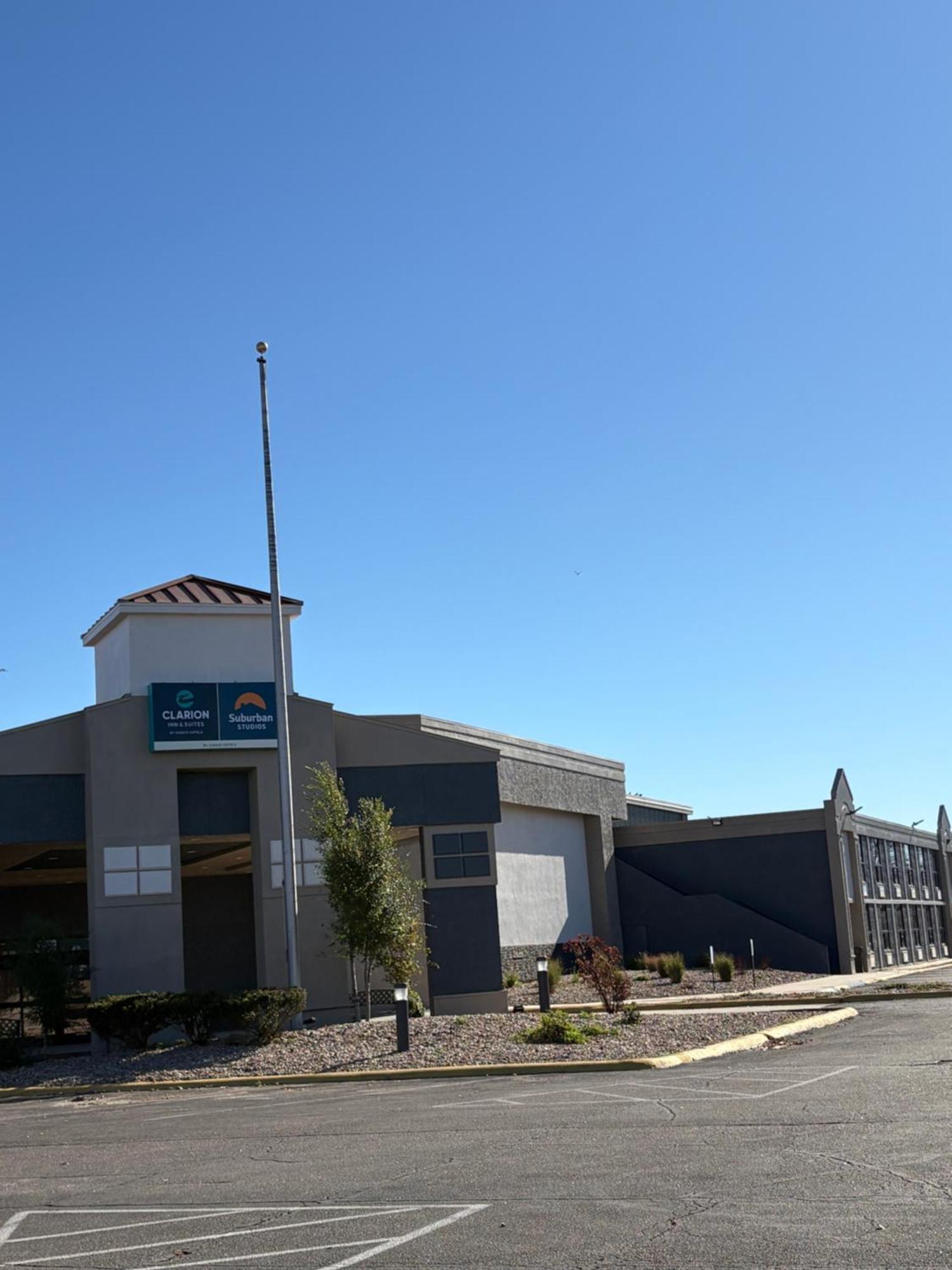 Clarion Inn & Suites And Convention Center 키어니 외부 사진
