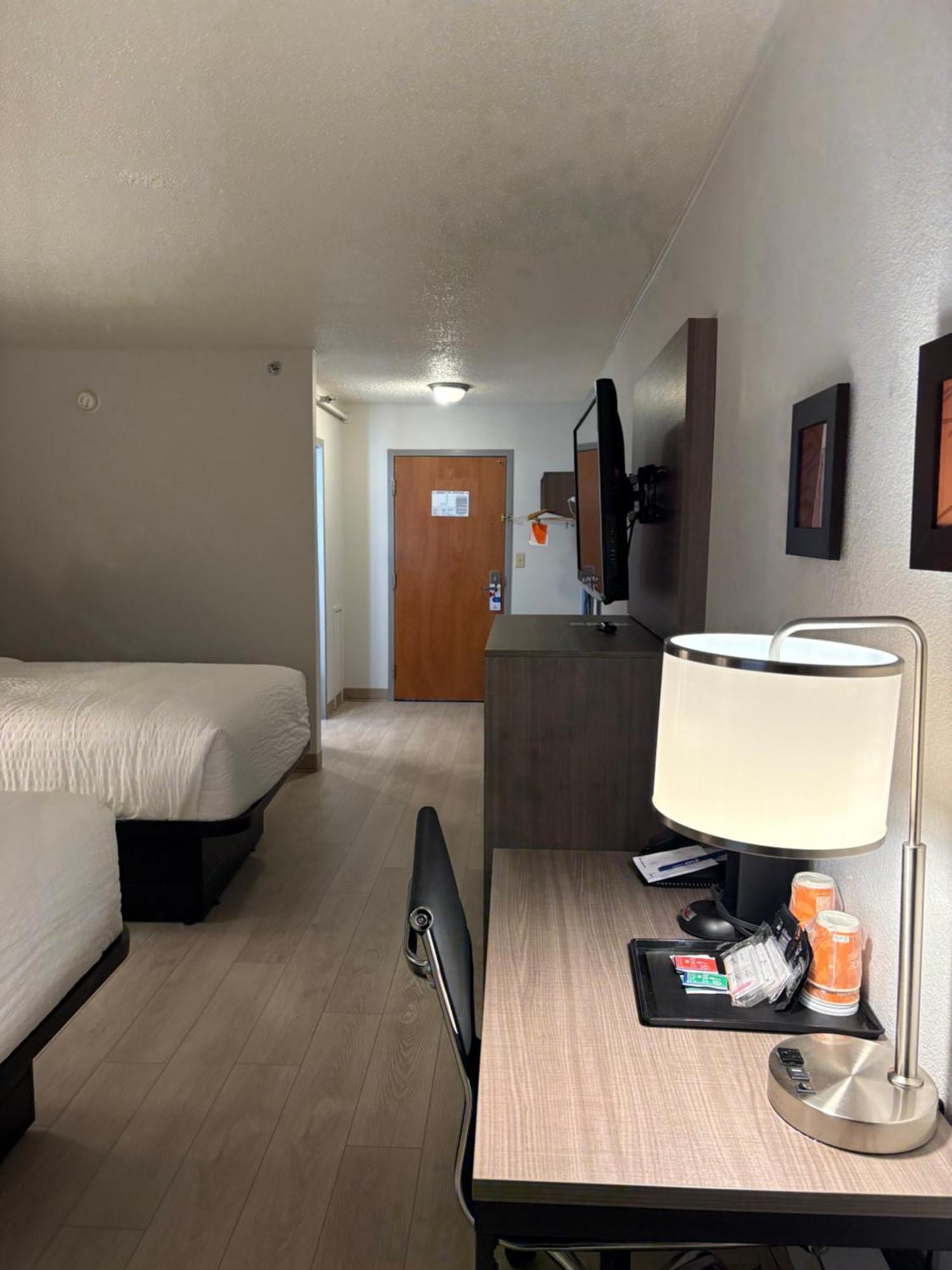 Clarion Inn & Suites And Convention Center 키어니 외부 사진