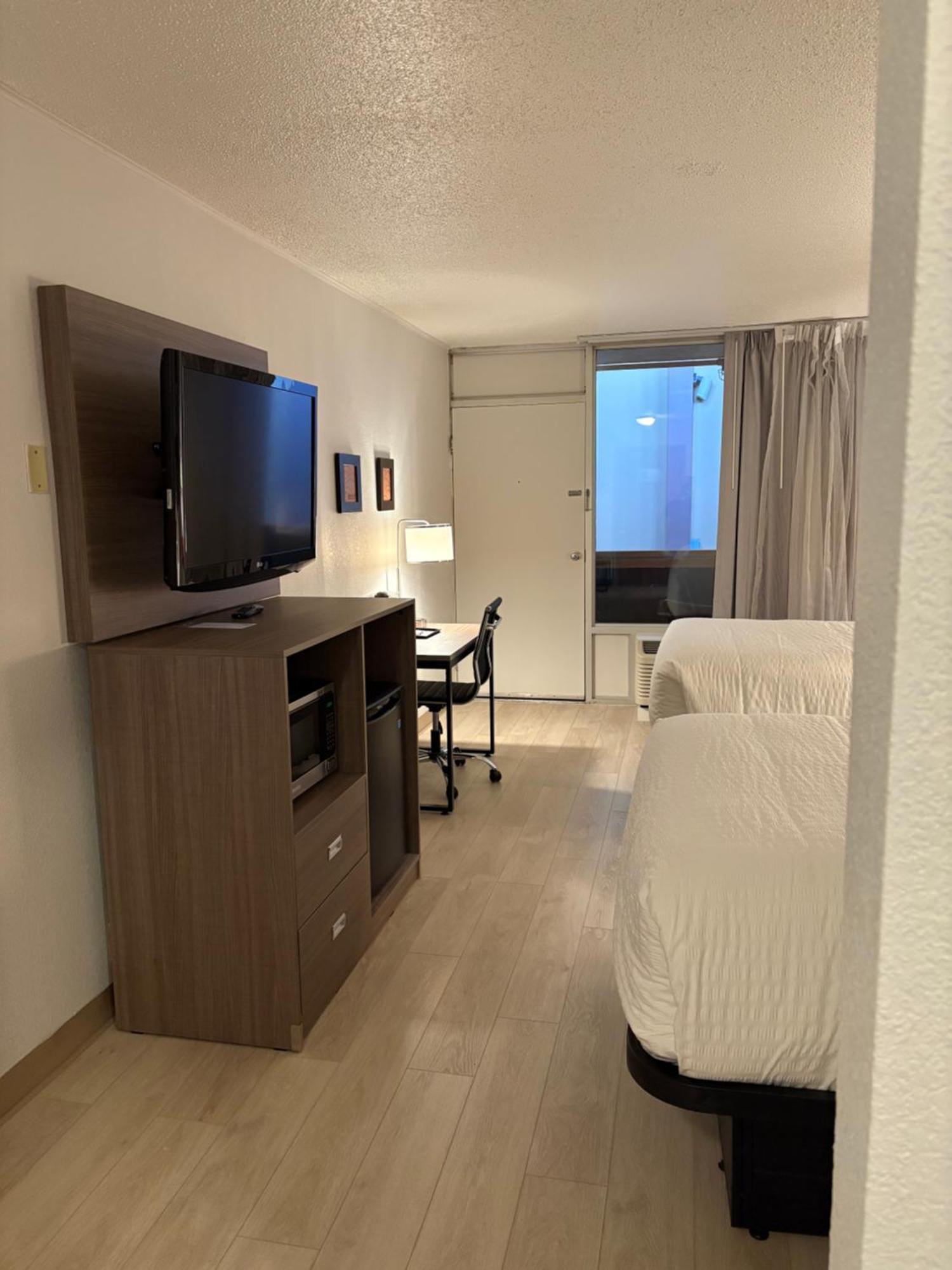 Clarion Inn & Suites And Convention Center 키어니 외부 사진