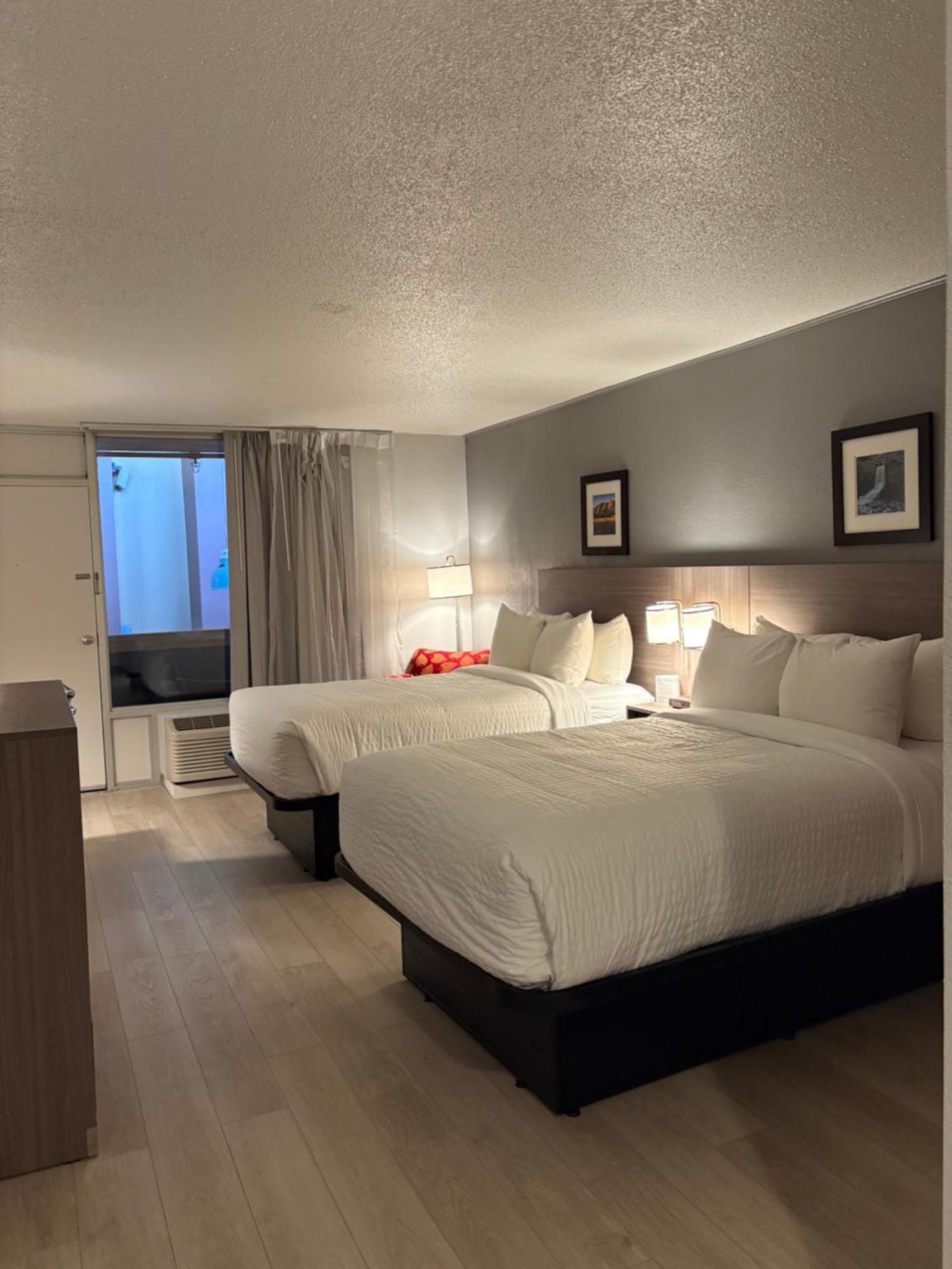 Clarion Inn & Suites And Convention Center 키어니 외부 사진