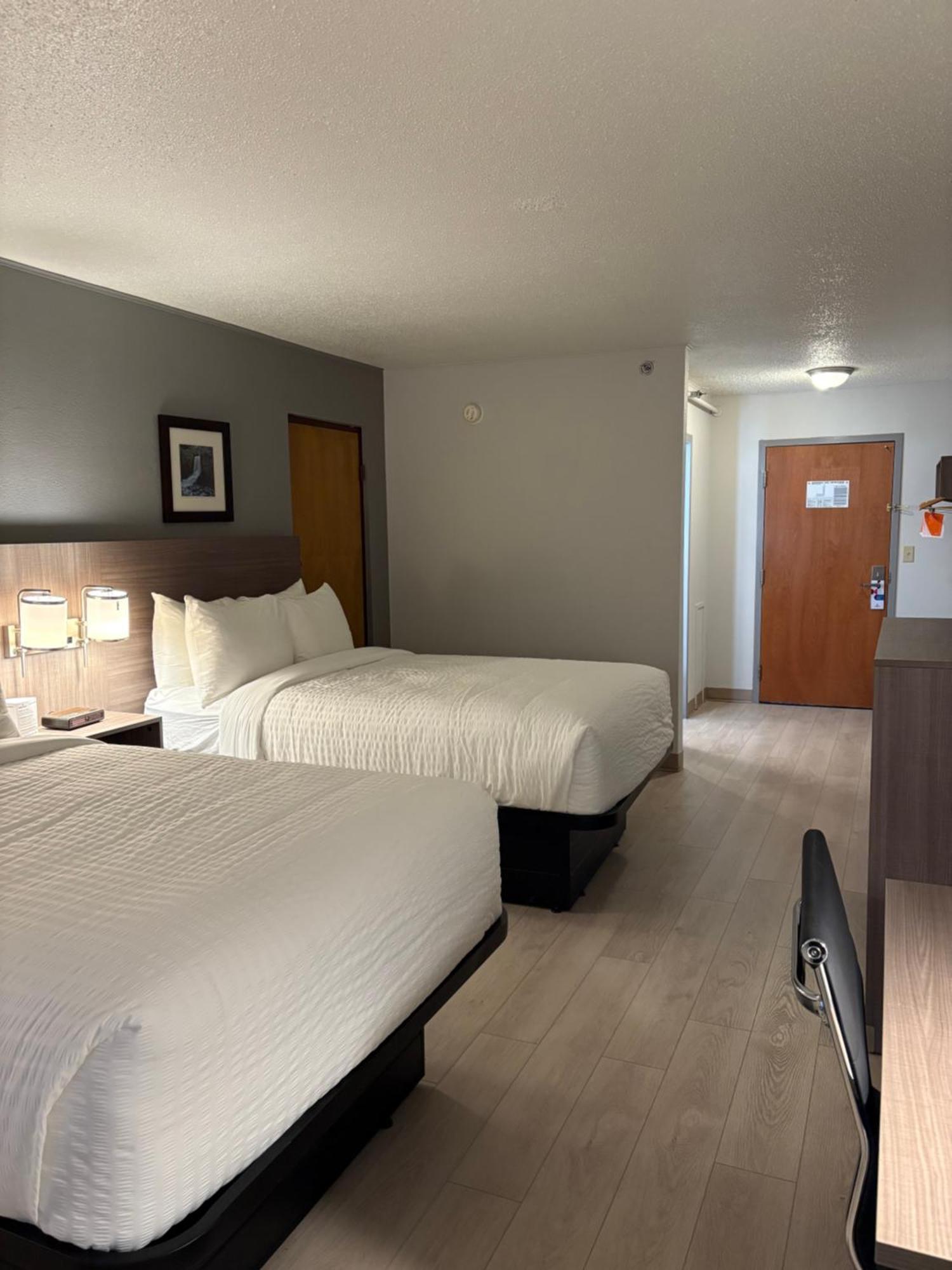 Clarion Inn & Suites And Convention Center 키어니 외부 사진