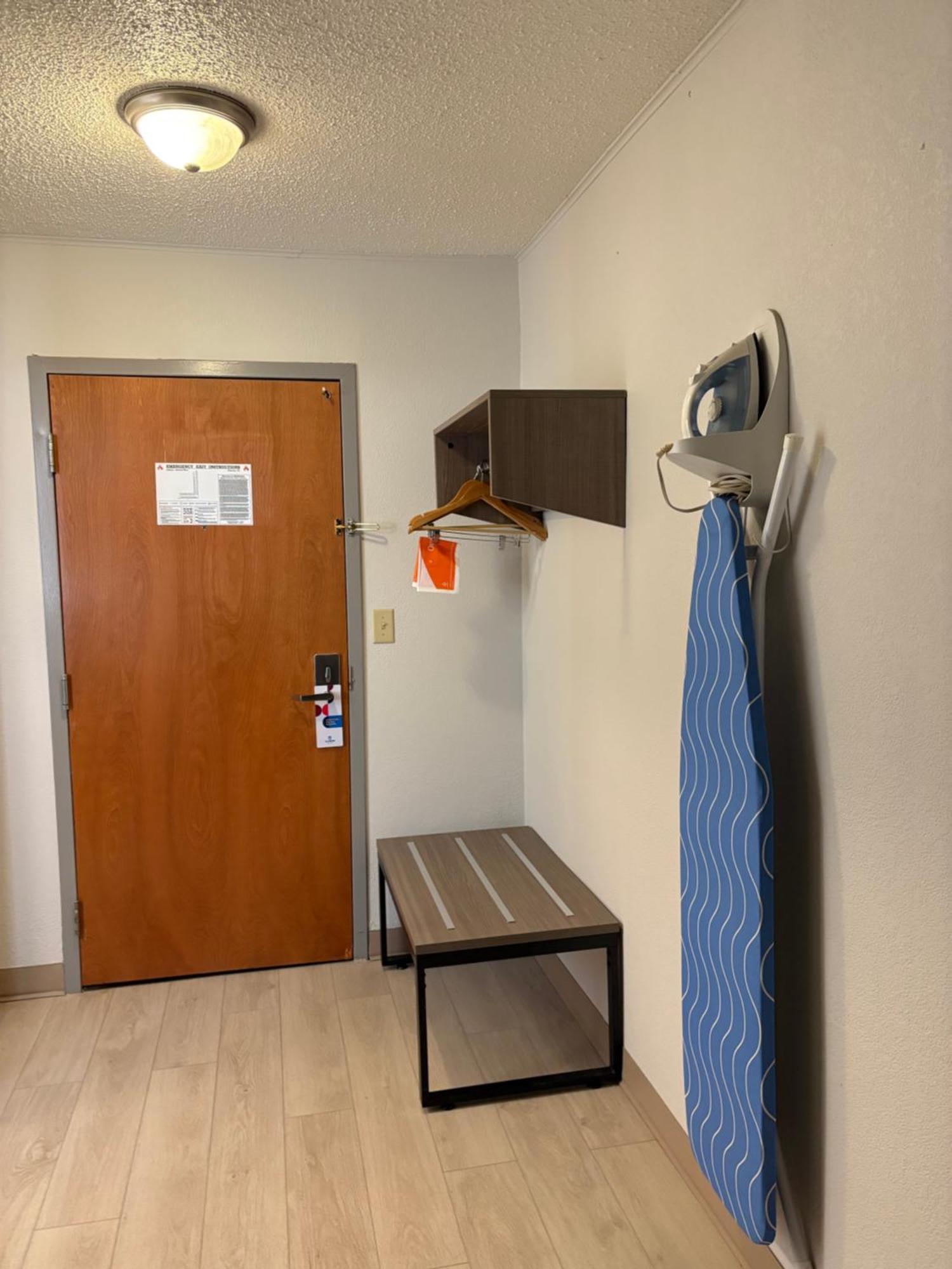 Clarion Inn & Suites And Convention Center 키어니 객실 사진