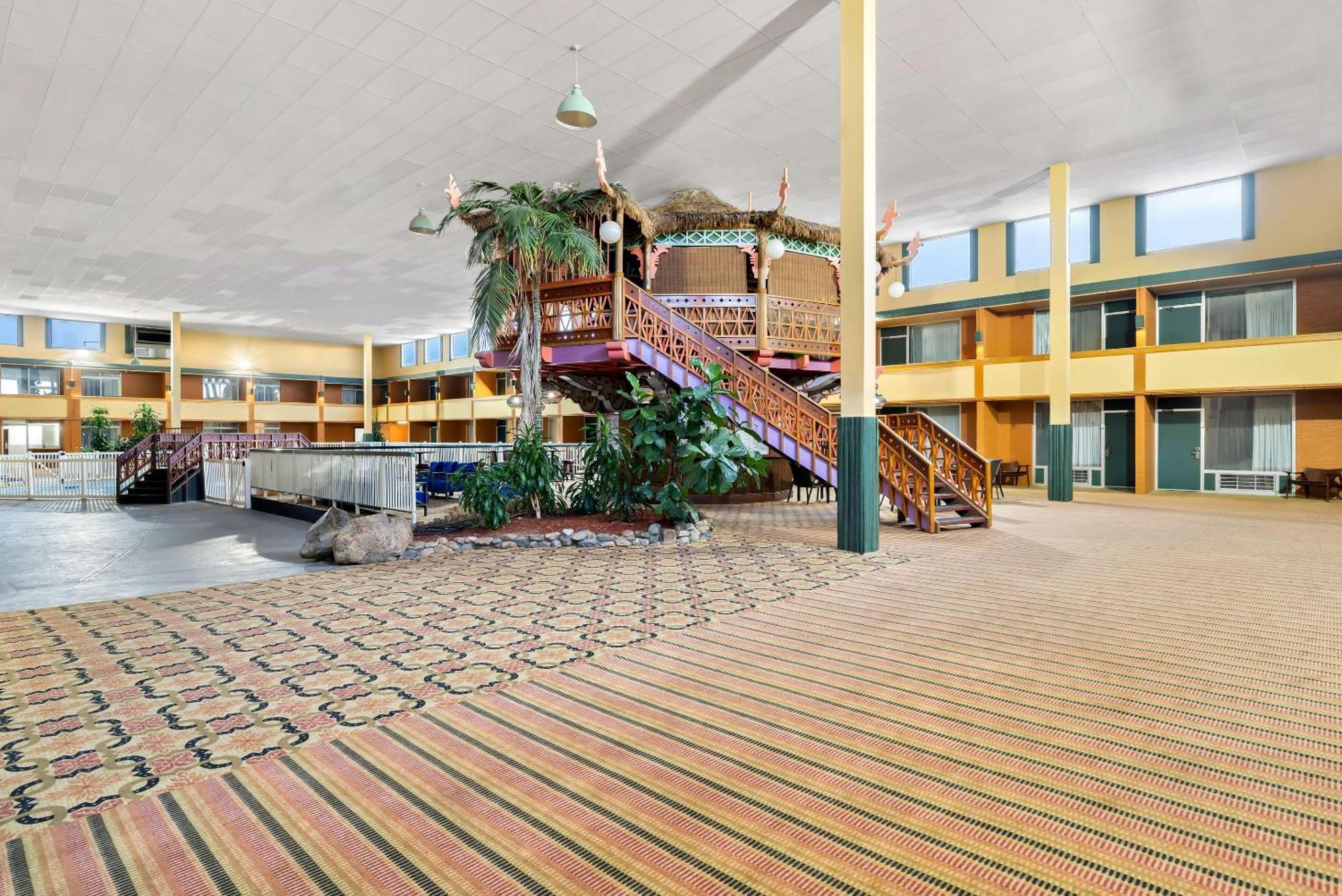 Clarion Inn & Suites And Convention Center 키어니 외부 사진