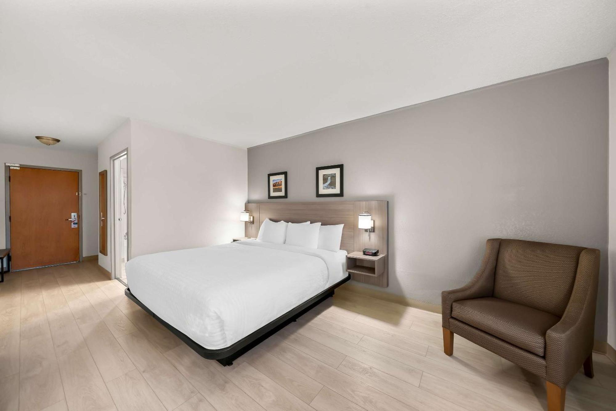 Clarion Inn & Suites And Convention Center 키어니 외부 사진