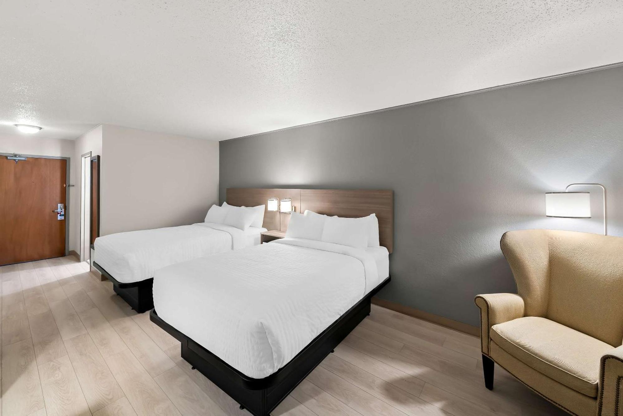 Clarion Inn & Suites And Convention Center 키어니 외부 사진