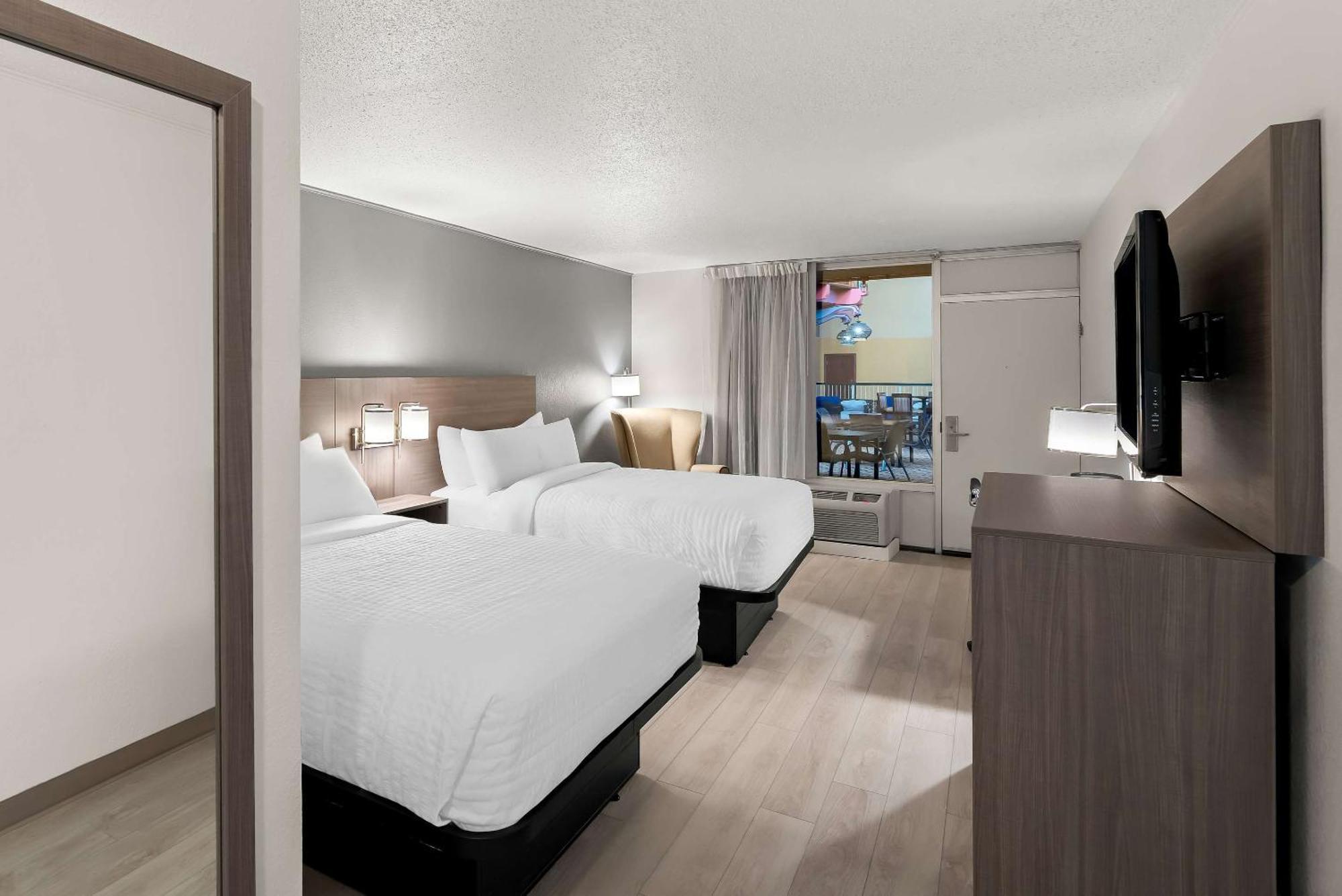 Clarion Inn & Suites And Convention Center 키어니 외부 사진