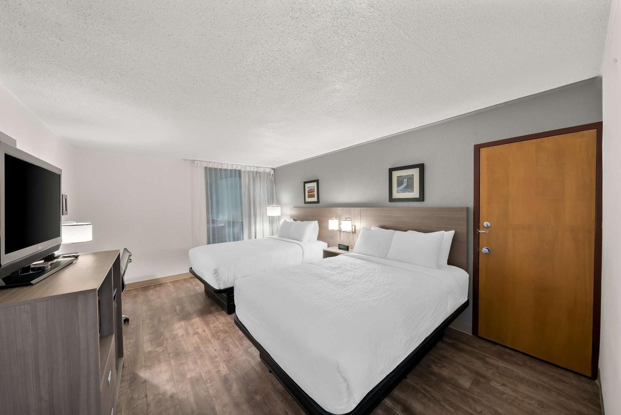 Clarion Inn & Suites And Convention Center 키어니 외부 사진