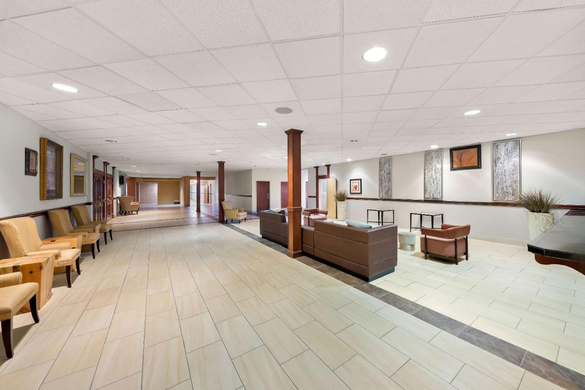 Clarion Inn & Suites And Convention Center 키어니 외부 사진