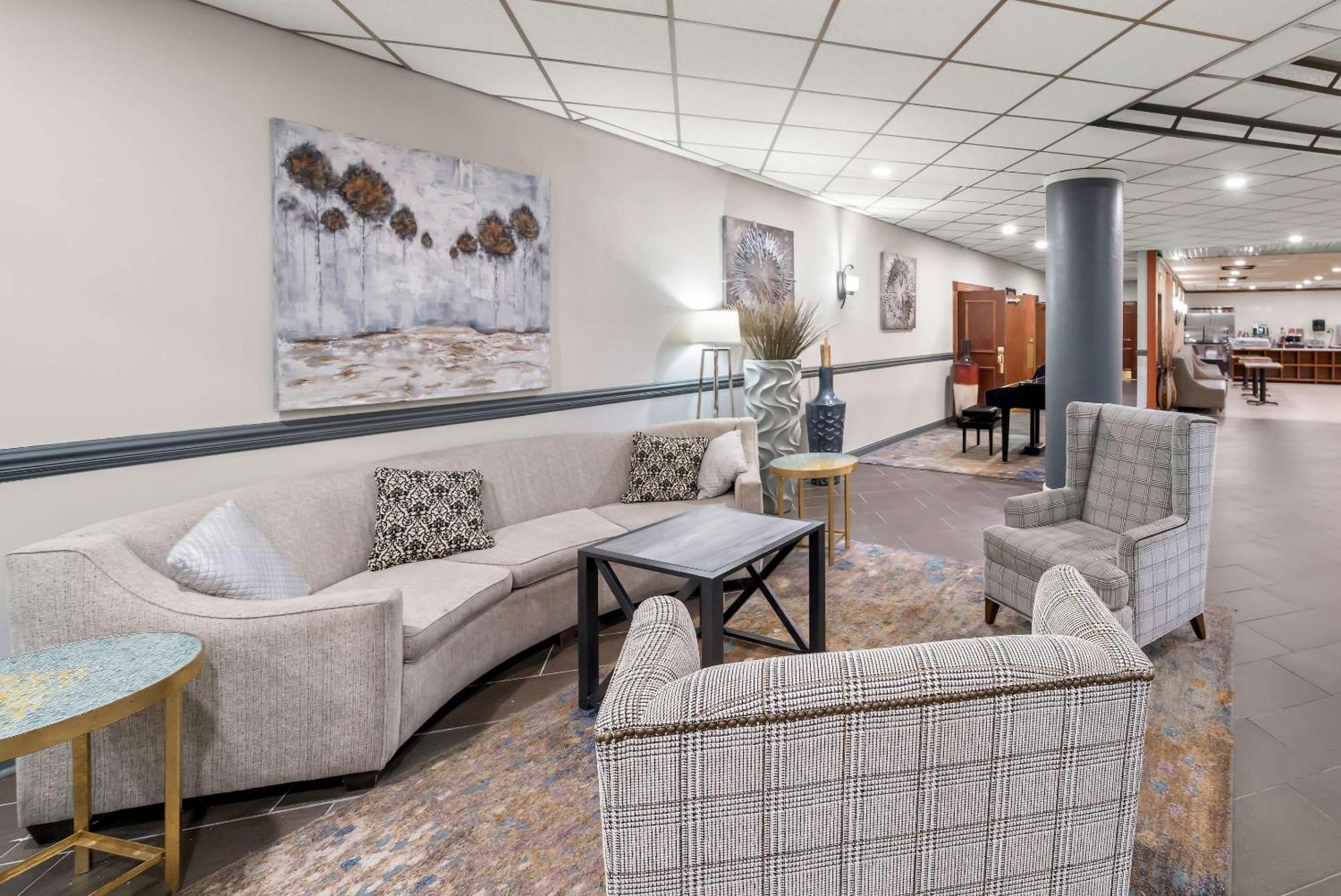 Clarion Inn & Suites And Convention Center 키어니 외부 사진