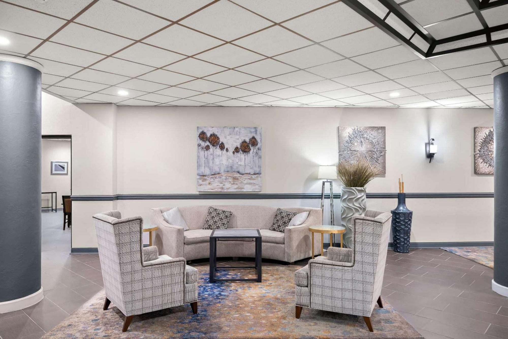 Clarion Inn & Suites And Convention Center 키어니 외부 사진